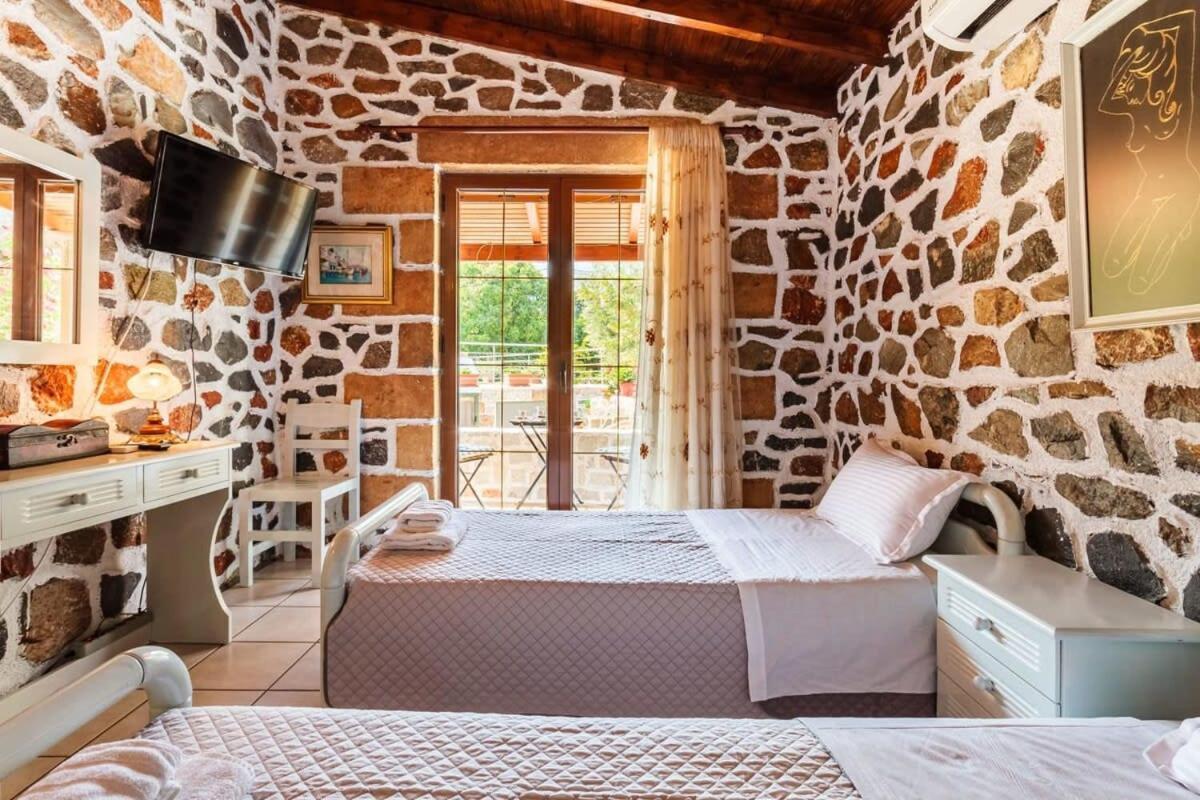 Mani's Garden Paradise - Elia Secluded Retreat *